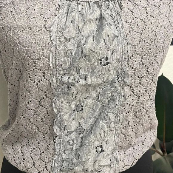 Hollister Grey Front Lace Camisole with adjustable straps XS - Picture 3 of 7